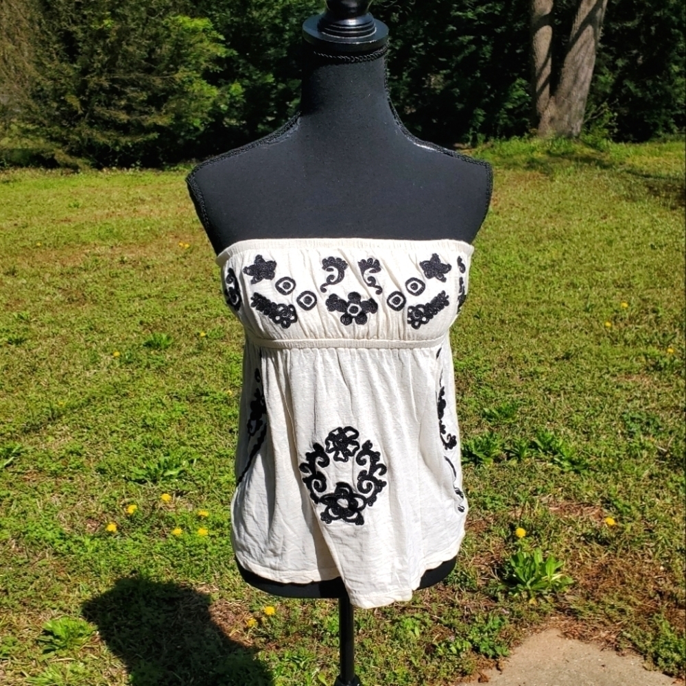 STRAPLESS cream top with black flowers Medium